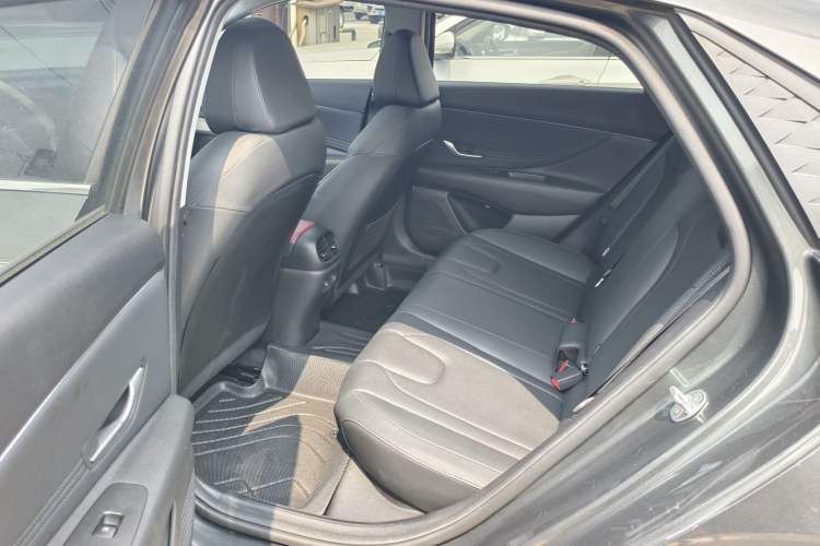 Used Hyundai Elantra 2023 1.5L CVT GLX Elite Edition Interior 5