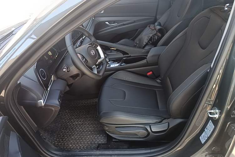 Used Hyundai Elantra 2023 1.5L CVT GLX Elite Edition Left Front Seat