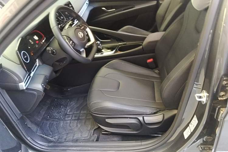 Used Hyundai Elantra 2023 1.5L CVT GLX Elite Edition Left Front Seat