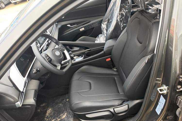 Used Hyundai Elantra 2023 1.5L CVT GLX Elite Edition Left Front Seat