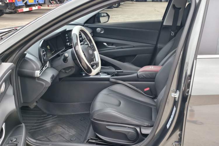 Used Hyundai Elantra 2023 1.5L CVT GLX Elite Edition Left Front Seat