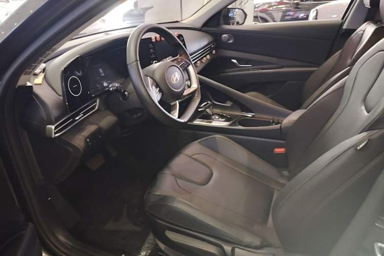 Used Hyundai Elantra 2023 1.5L CVT GLX Elite Edition Left Front Seat
