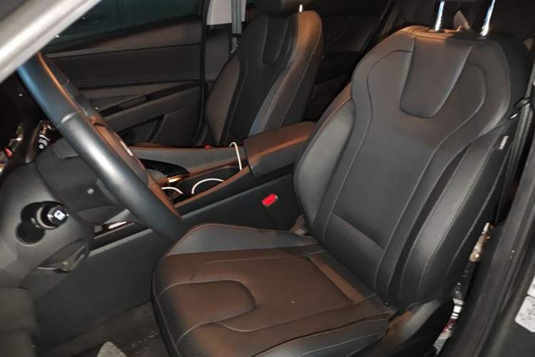 Used Hyundai Elantra 2023 1.5L CVT LUX Prestige Edition Left Front Seat