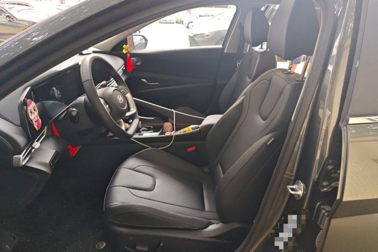 Used Hyundai Elantra 2023 1.5L CVT LUX Prestige Edition Left Front Seat