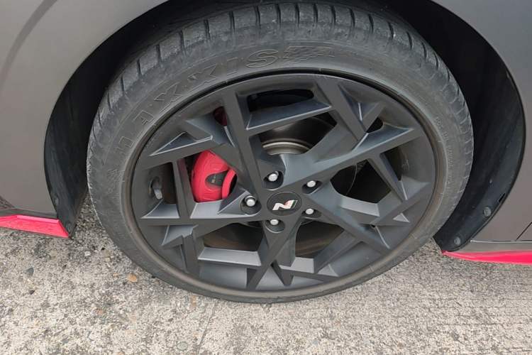 Used Hyundai Elantra 2023 240TGDi DCT N Line LUX Prestige Edition Left Front Wheel Hub