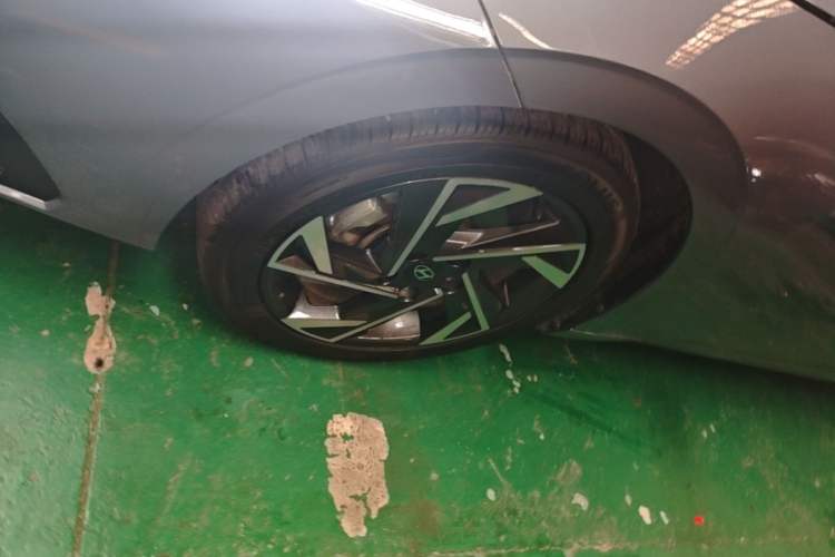 Used Hyundai Elantra 2023 1.5L CVT GLX Elite Edition Left Front Wheel Hub