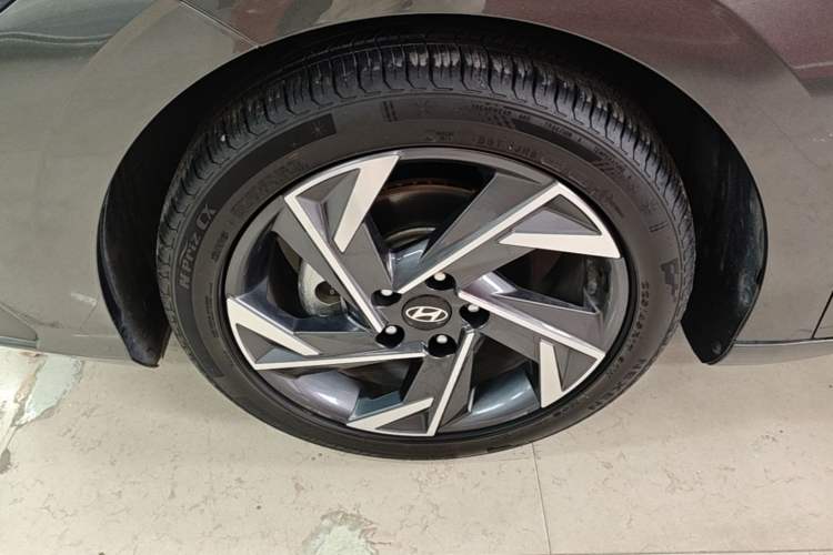 Used Hyundai Elantra 2023 1.5L CVT GLX Elite Edition Left Front Wheel Hub