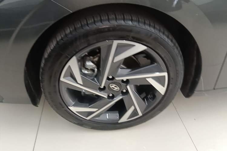 Used Hyundai Elantra 2023 1.5L CVT GLX Elite Edition Left Front Wheel Hub