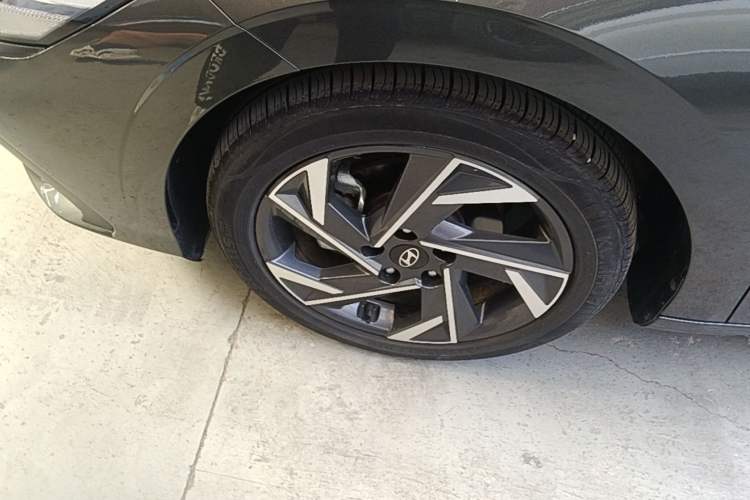 Used Hyundai Elantra 2023 1.5L CVT GLX Elite Edition Left Front Wheel Hub