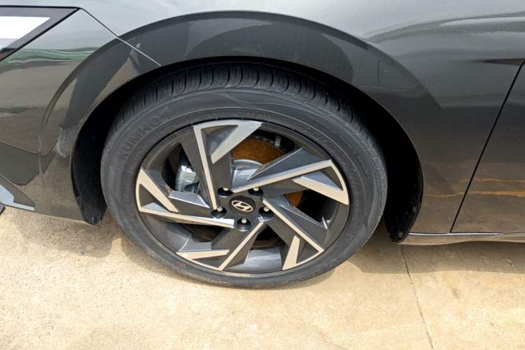 Used Hyundai Elantra 2023 1.5L CVT GLX Elite Edition Left Front Wheel Hub