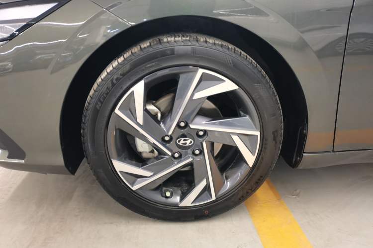 Used Hyundai Elantra 2023 1.5L CVT GLX Elite Edition Left Front Wheel Hub