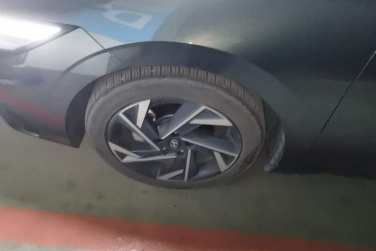 Used Hyundai Elantra 2023 1.5L CVT GLX Elite Edition Left Front Wheel Hub