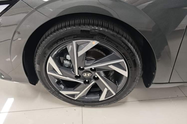 Used Hyundai Elantra 2023 1.5L CVT GLX Elite Edition Left Front Wheel Hub