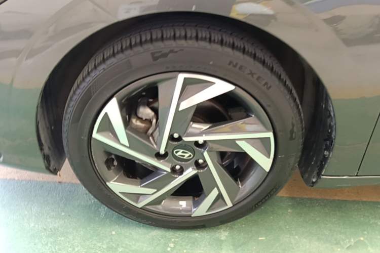 Used Hyundai Elantra 2023 1.5L CVT LUX Prestige Edition Left Front Wheel Hub