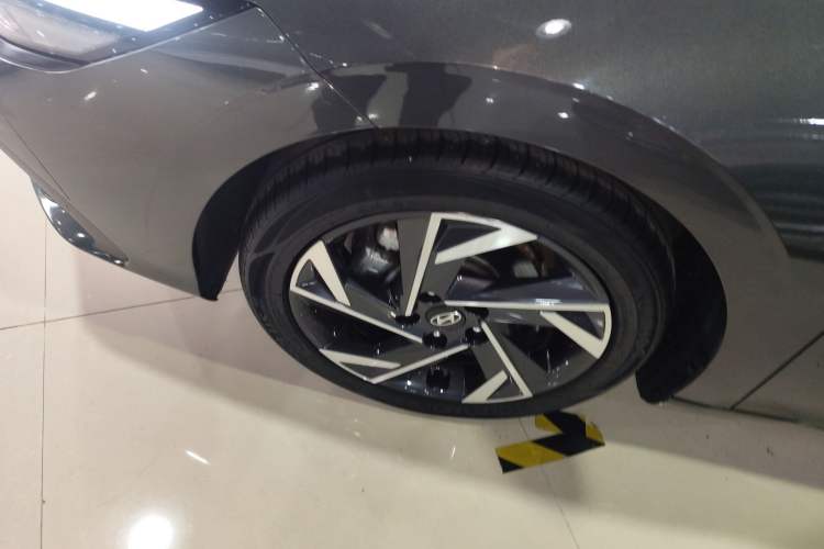 Used Hyundai Elantra 2023 1.5L CVT GLX Elite Edition Left Front Wheel Hub