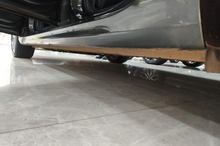 Used Hyundai Elantra 2023 1.5L CVT GLX Elite Edition Left Side Sill