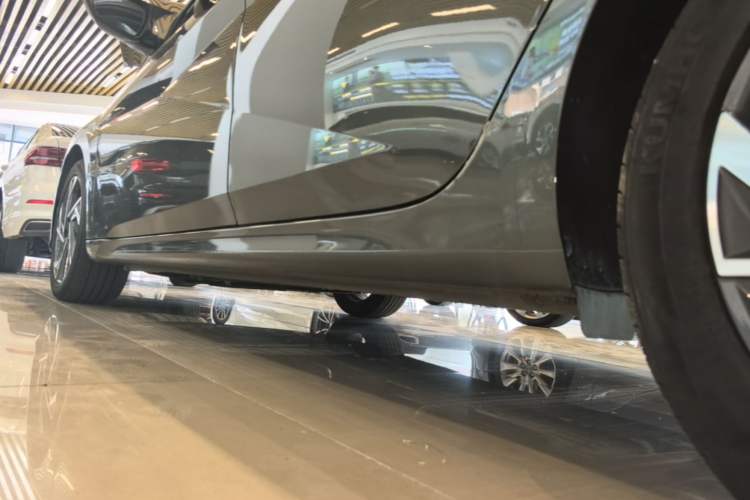 Used Hyundai Elantra 2023 1.5L CVT GLX Elite Edition Left Side Sill