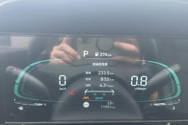 Used Hyundai Elantra 2023 1.5L CVT LUX Prestige Edition Odometer Close Up