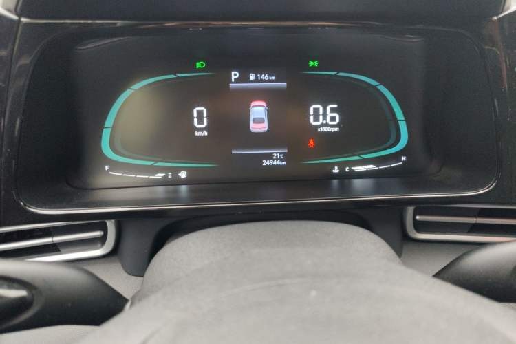 Used Hyundai Elantra 2023 1.5L CVT GLX Elite Edition Odometer Close Up