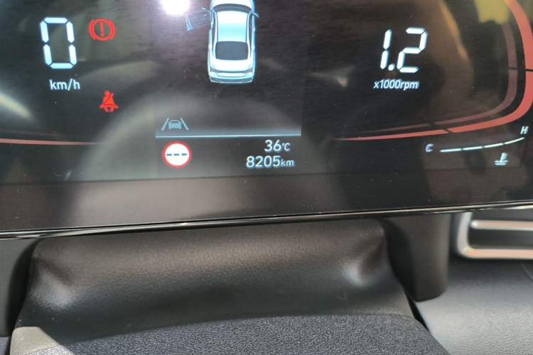 Used Hyundai Elantra 2023 1.5L CVT LUX Prestige Edition Odometer Close Up