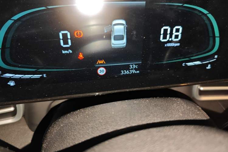 Used Hyundai Elantra 2023 1.5L CVT LUX Prestige Edition Odometer Close Up