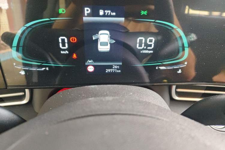 Used Hyundai Elantra 2023 1.5L CVT LUX Prestige Edition Odometer Close Up