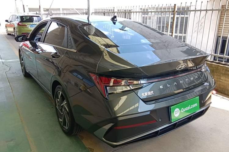 Used Hyundai Elantra 2023 1.5L CVT LUX Prestige Edition Rear Left 45 Deg