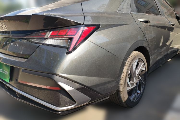 Used Hyundai Elantra 2023 1.5L CVT LUX Prestige Edition Rear Right 45 Deg