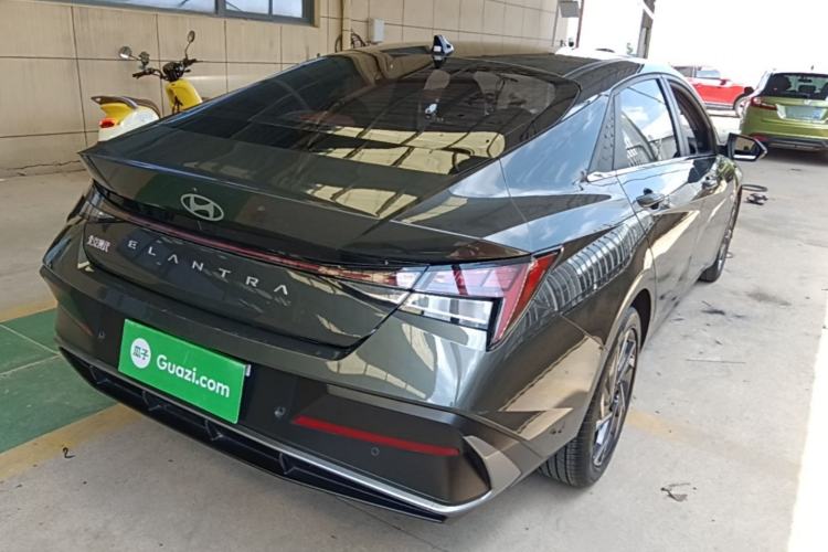Used Hyundai Elantra 2023 1.5L CVT LUX Prestige Edition Rear Right 45 Deg