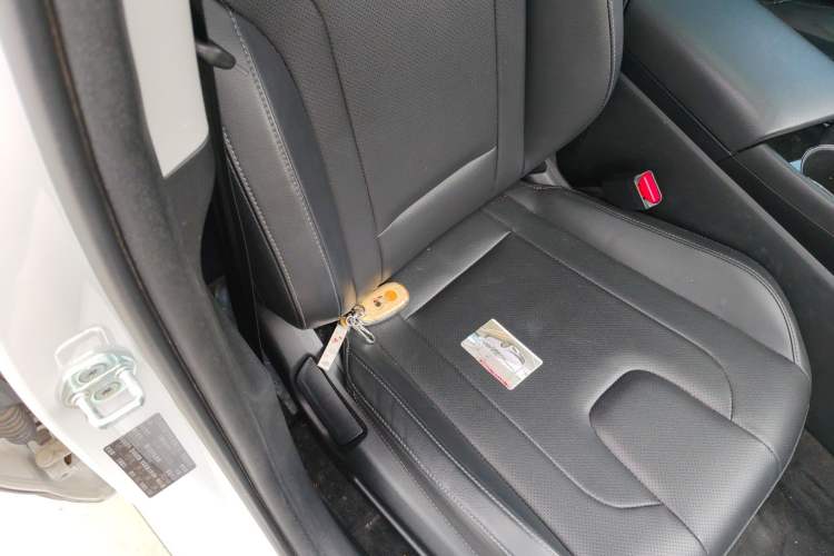 Used Hyundai Elantra 2023 1.5L CVT GLX Elite Edition Right Front Seat