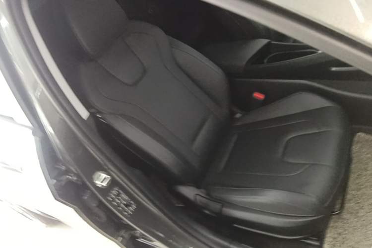 Used Hyundai Elantra 2023 1.5L CVT GLX Elite Edition Right Front Seat