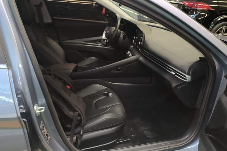 Used Hyundai Elantra 2023 1.5L CVT GLX Elite Edition Right Front Seat