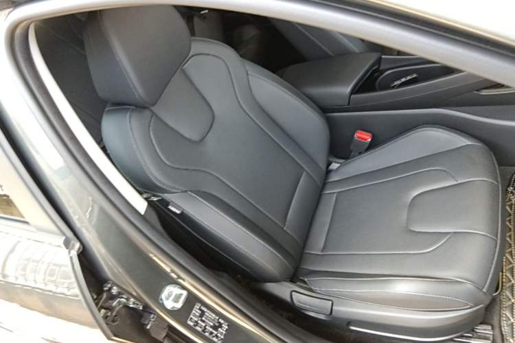 Used Hyundai Elantra 2023 1.5L CVT LUX Prestige Edition Right Front Seat
