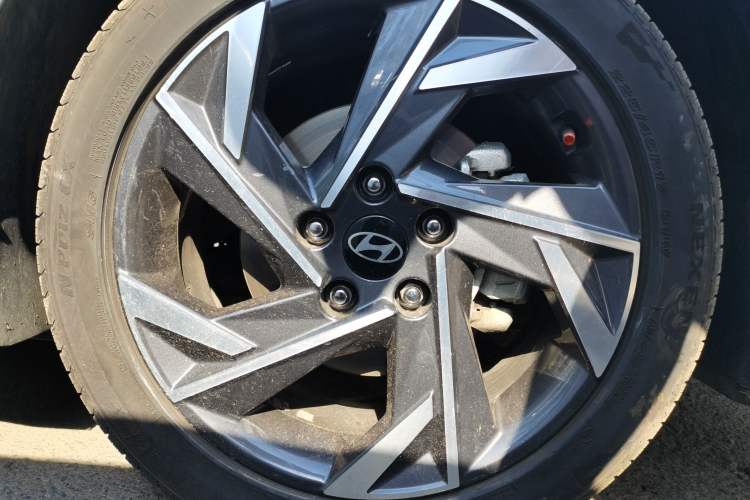 Used Hyundai Elantra 2023 1.5L CVT LUX Prestige Edition Right Front Wheel Hub