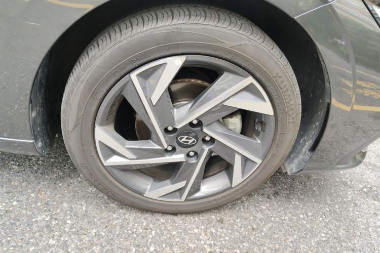 Used Hyundai Elantra 2023 1.5L CVT GLX Elite Edition Right Front Wheel Hub