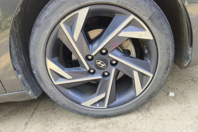 Used Hyundai Elantra 2023 1.5L CVT LUX Prestige Edition Right Front Wheel Hub