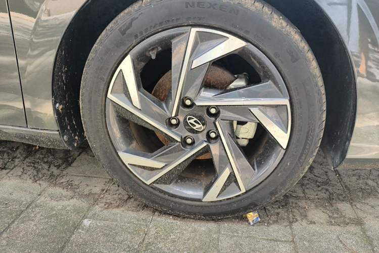 Used Hyundai Elantra 2023 1.5L CVT LUX Prestige Edition Right Front Wheel Hub