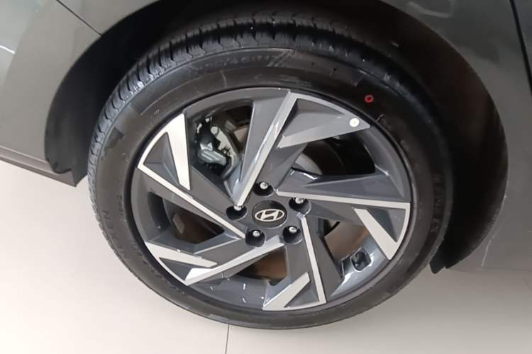 Used Hyundai Elantra 2023 1.5L CVT GLX Elite Edition Right Rear Wheel Hub