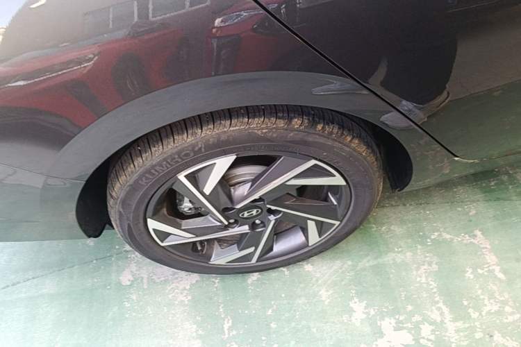 Used Hyundai Elantra 2023 1.5L CVT GLX Elite Edition Right Rear Wheel Hub
