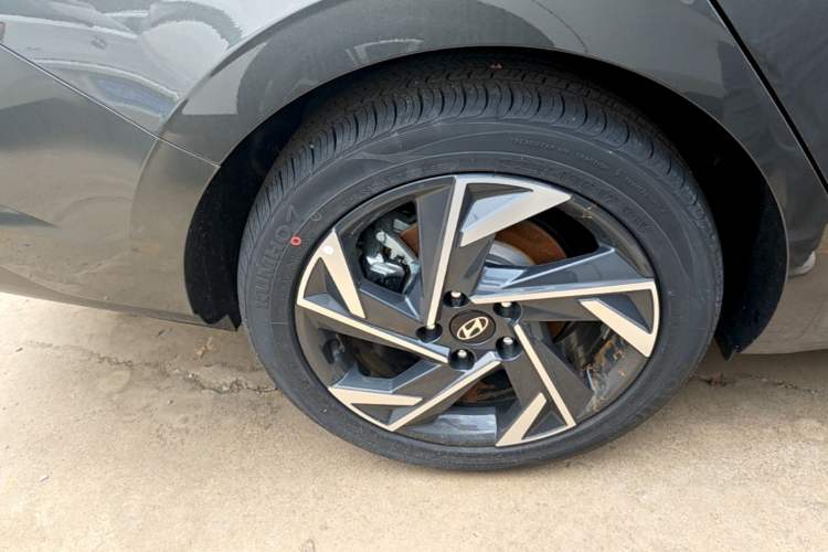 Used Hyundai Elantra 2023 1.5L CVT GLX Elite Edition Right Rear Wheel Hub