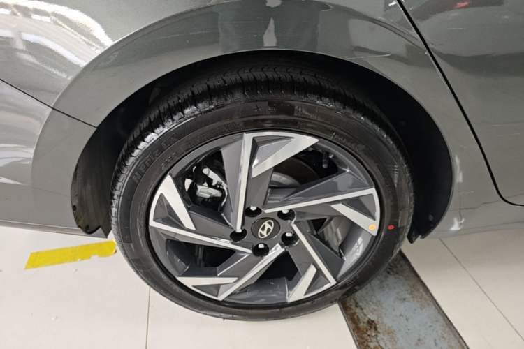 Used Hyundai Elantra 2023 1.5L CVT GLX Elite Edition Right Rear Wheel Hub
