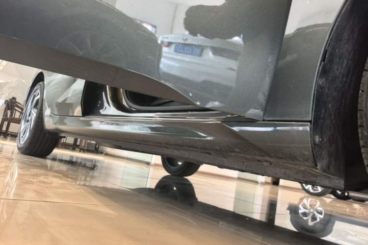 Used Hyundai Elantra 2023 1.5L CVT GLX Elite Edition Right Side Sill