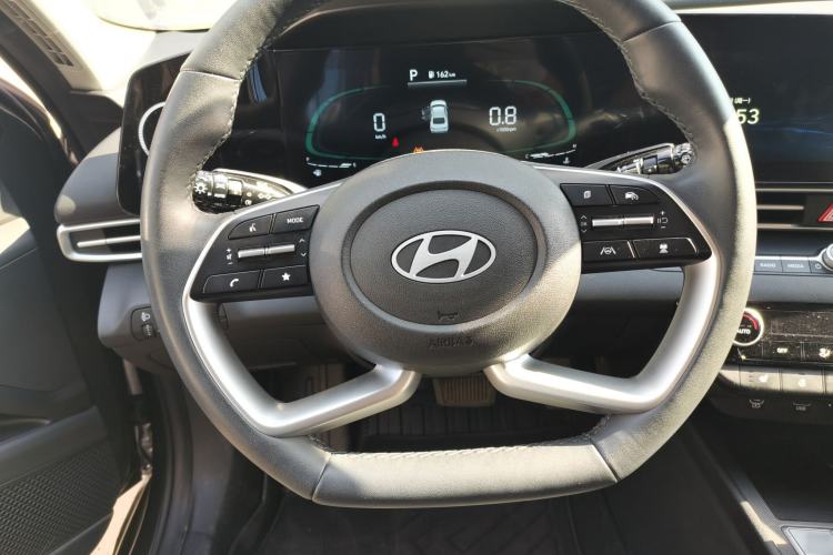 Used Hyundai Elantra 2023 1.5L CVT LUX Prestige Edition Steering Wheel