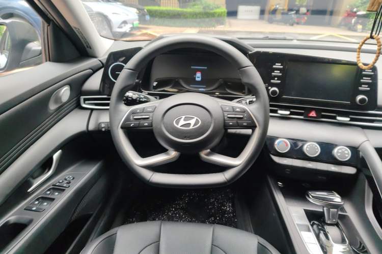 Used Hyundai Elantra 2023 1.5L CVT GLX Elite Edition Steering Wheel