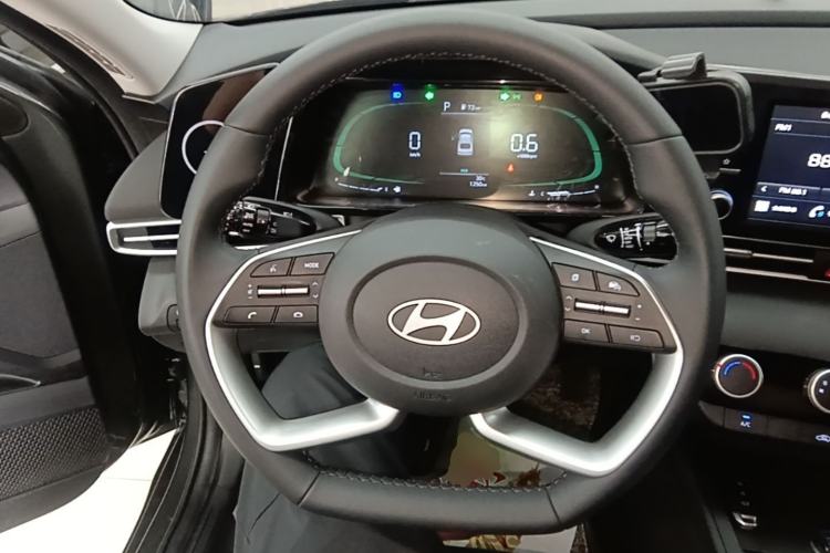 Used Hyundai Elantra 2023 1.5L CVT GLX Elite Edition Steering Wheel