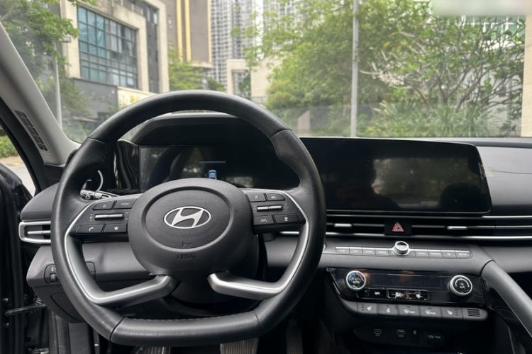 Used Hyundai Elantra 2023 1.5L CVT LUX Prestige Edition Steering Wheel