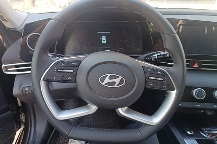 Used Hyundai Elantra 2023 1.5L CVT GLX Elite Edition Steering Wheel