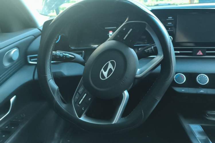 Used Hyundai Elantra 2023 1.5L CVT GLX Elite Edition Steering Wheel