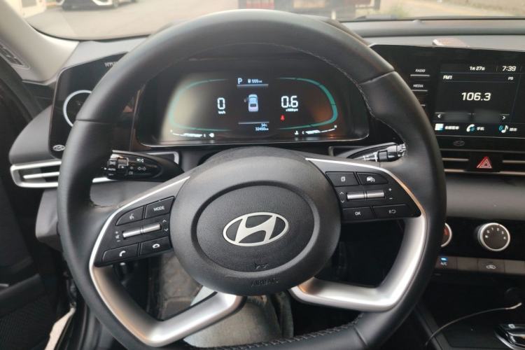 Used Hyundai Elantra 2023 1.5L CVT GLX Elite Edition Steering Wheel