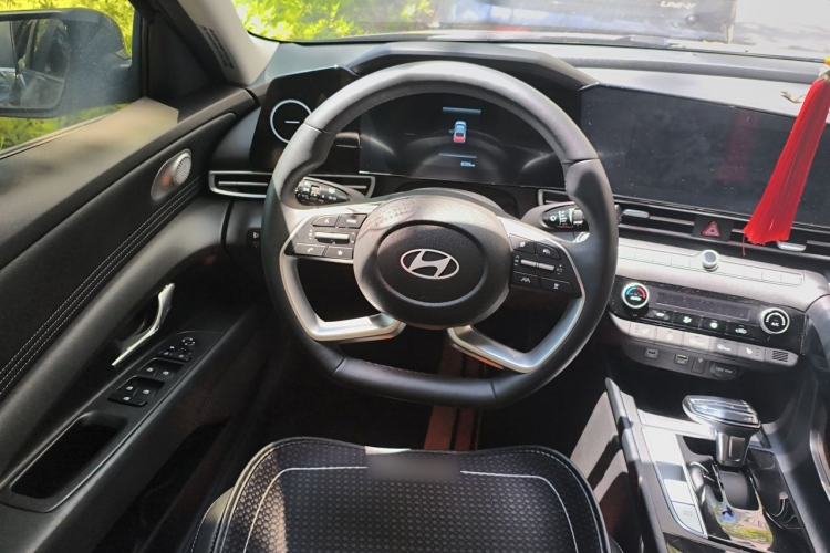 Used Hyundai Elantra 2023 1.5L CVT LUX Prestige Edition Steering Wheel